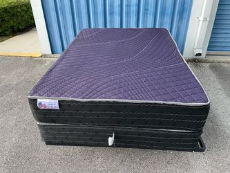 Full Size Memory Foam Mattress & Box Springs + Metal Platform Bed Frame - Used / Set