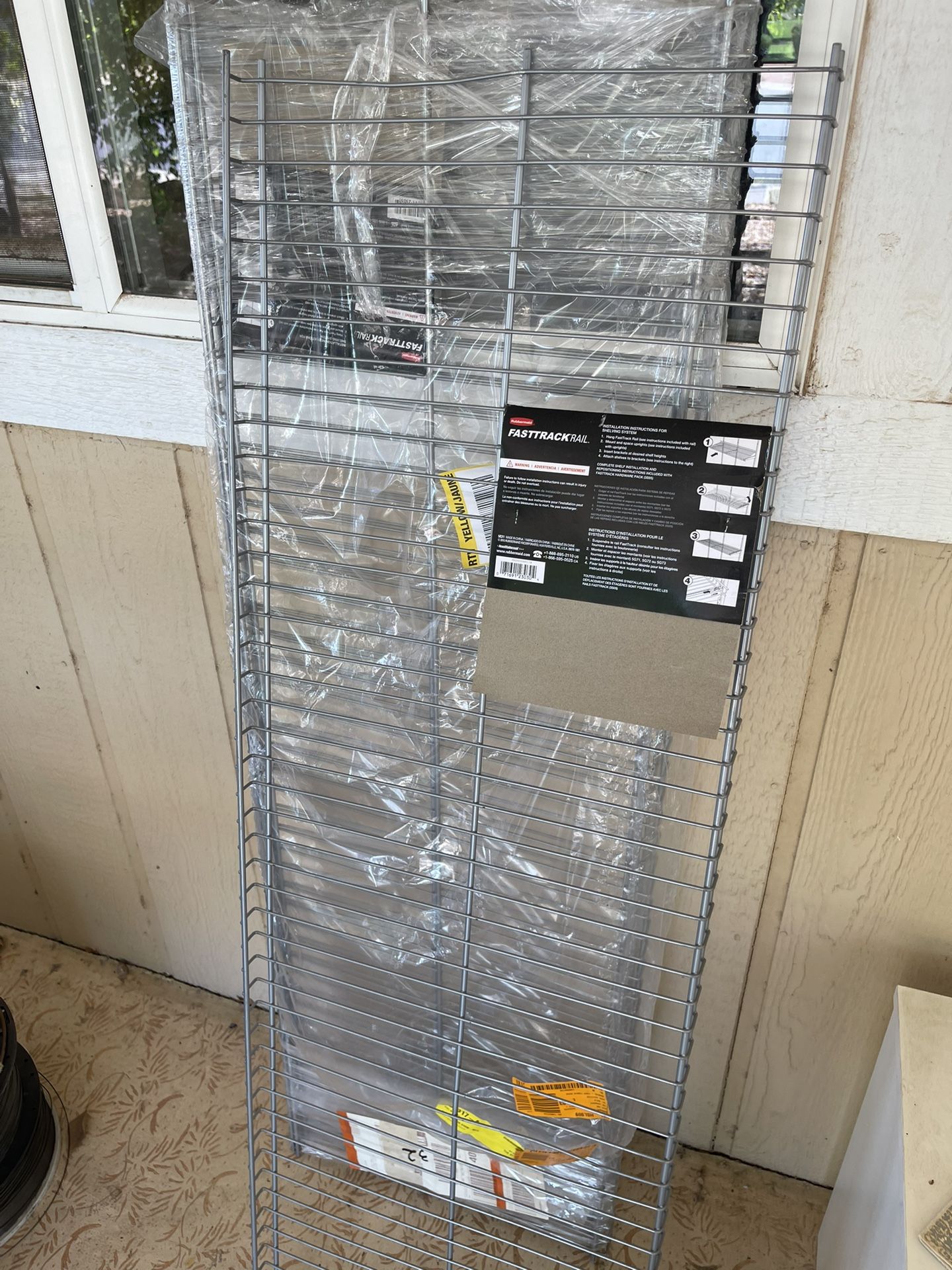 Rubbermaid 4 Foot Shelves Fast Track Rail
