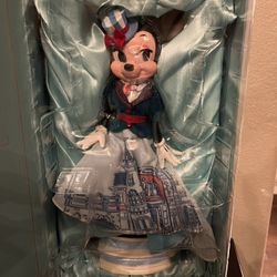 Minnie Main Attraction Limited Edition Doll