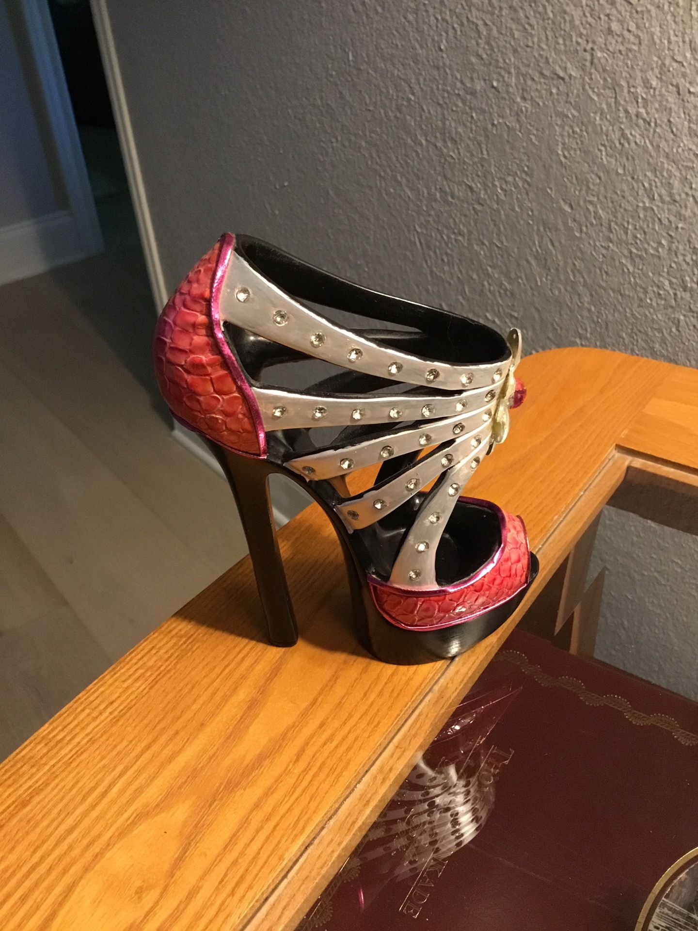 Stylish Makeup Brush Holder
