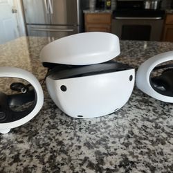Sony Playstation VR2 PSVR2 For Playstation 5 PS5 Complete W/ Controller And Cables Like New