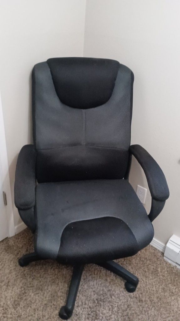 Comfortable Mesh Lined Office Chair