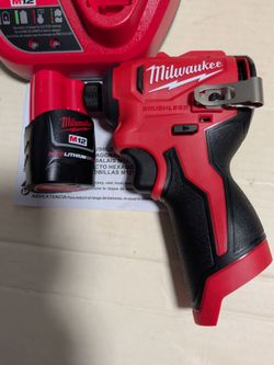 Milwaukee M12 subcompact impact driver battery