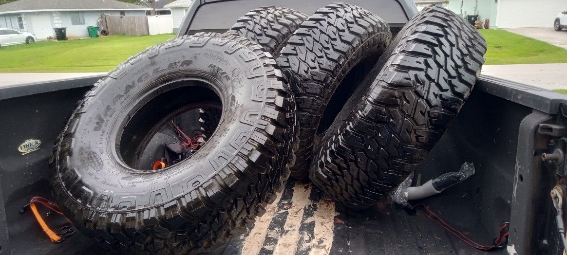4 37× 12.50 R 16.5 LT