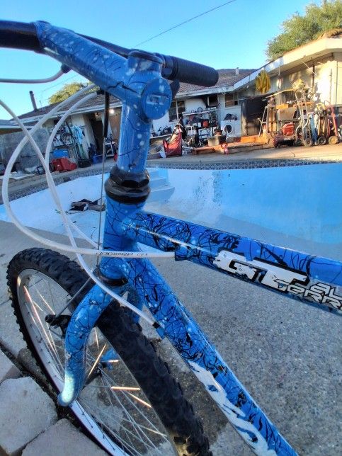 GT TEQUESTRA EARLY 90s MOUNTAIN BIKE. 