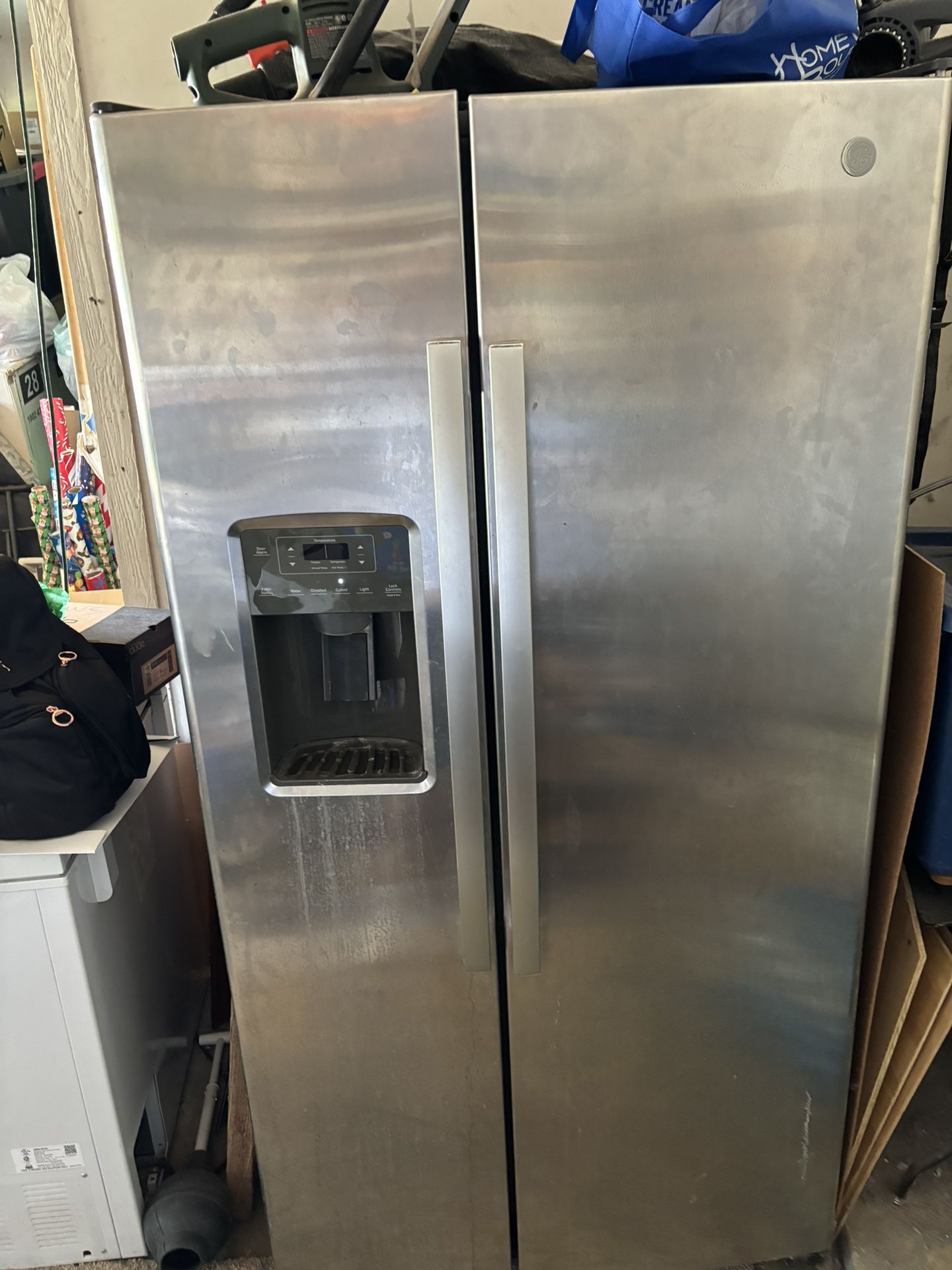 GE® 25.3 Cu. Ft. Side-By-Side Refrigerator  Model #:GSS25GYPF