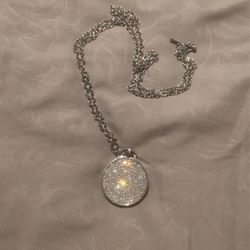 Sparkling 18” Necklace Pendant Great Condition 