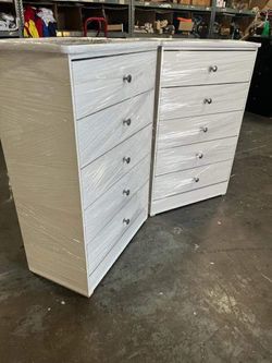 New dresser 5 drawers color white