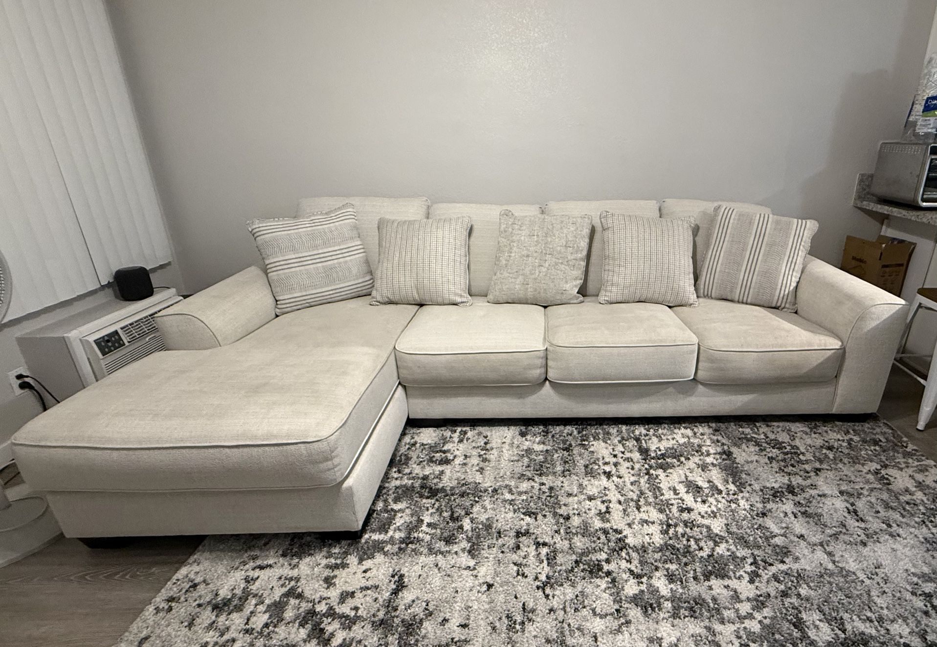 🛋️ Ashley Furniture Sectional Sofa with Chaise Excellent Condition!