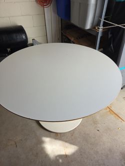 Round White Pedestal Dining Table
