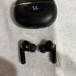 Noise Canceling Bluetooth Earbuds With Charging Case