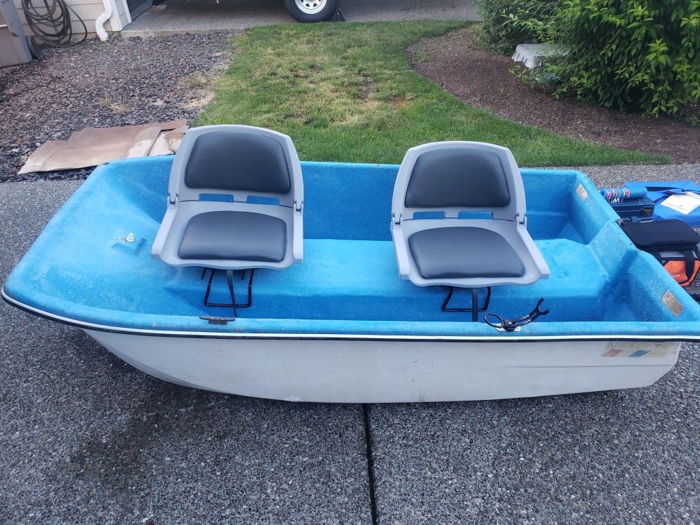 7ft Livingston with trolling motor and loads of tackle/gear