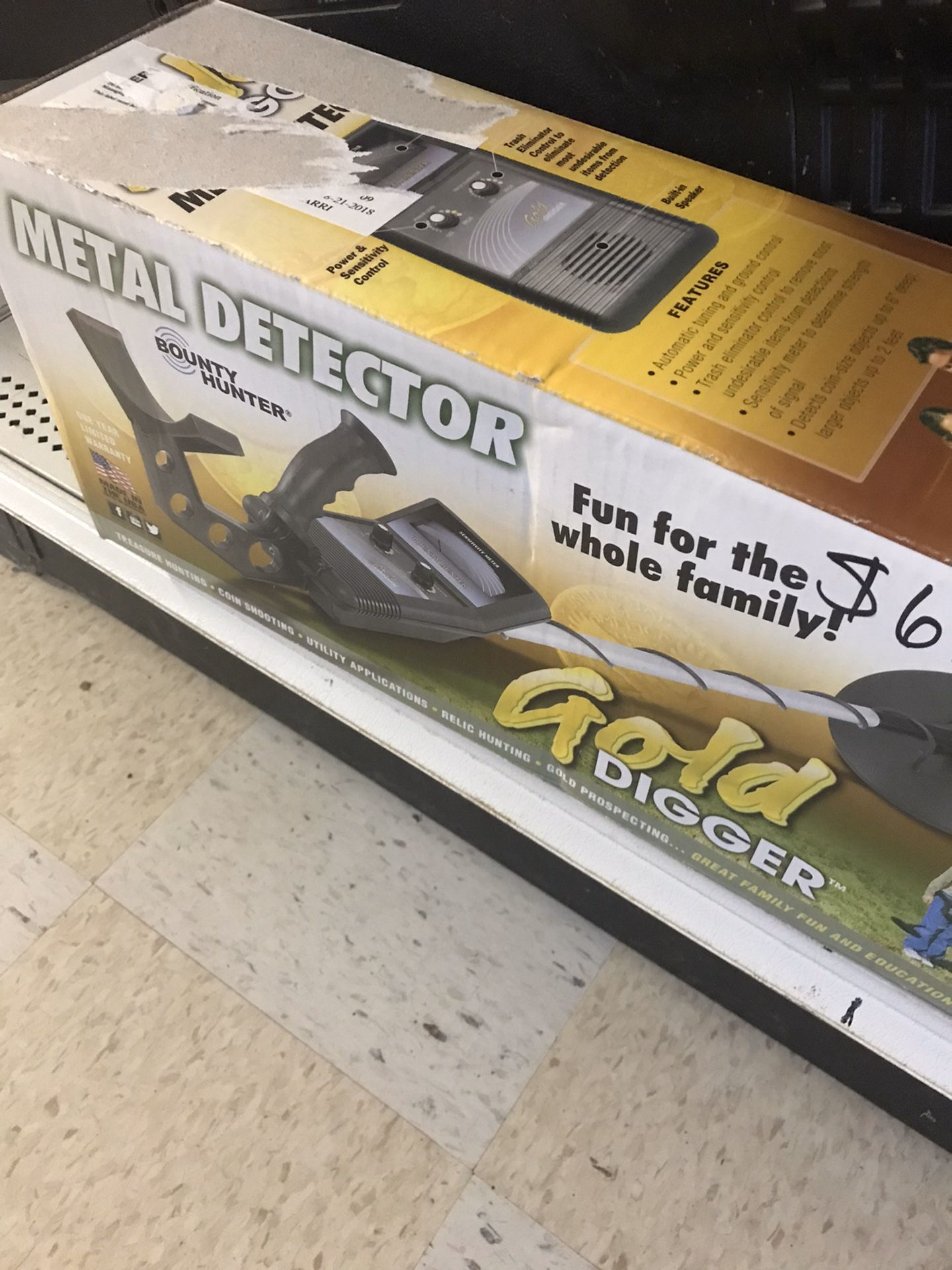 NIB Golddigger metal detector