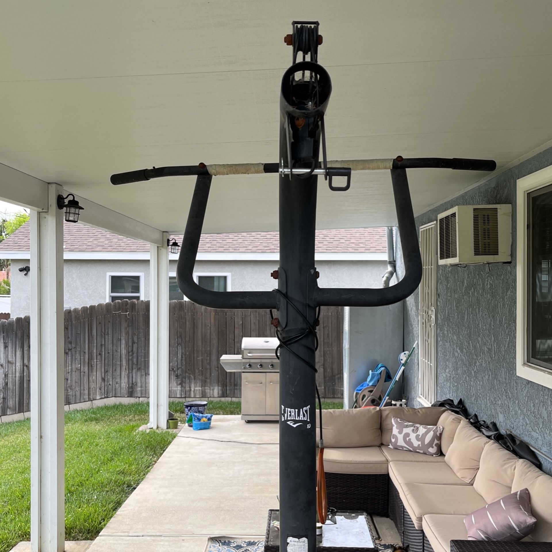 Everlast Punching Bag Stand w/ Pull Up Bar for Sale in Whittier, CA