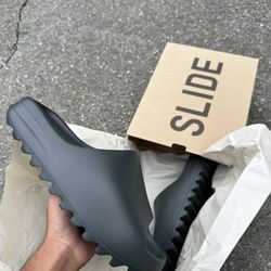 Adida Yeezy Slide Dark Onyx Brand New With Receipt Sizes 8,9,10,11,12,13,14 
