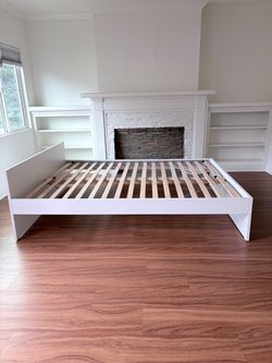 Bed frame pick up Sunday - Queen size