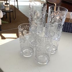Plastic Water Glasses With Seashells  And Starfish