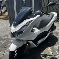 Honda PCX 150cc Scooter – ABS – Clean Title – Low Miles!