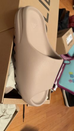 Yeezy Slide Pure 