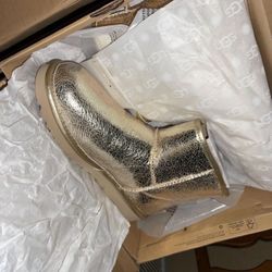 Great For Mothers Day Uggs Gild & Silver Color Size 5/7/8 