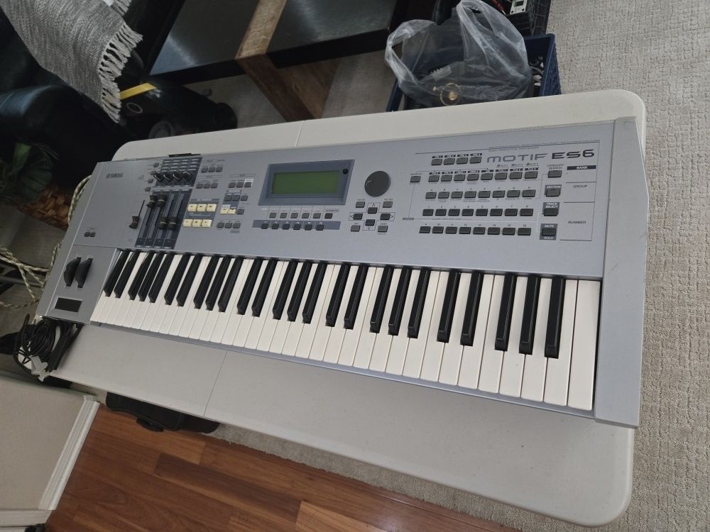 Yamaha Motif ES 6 61 key synthesizer