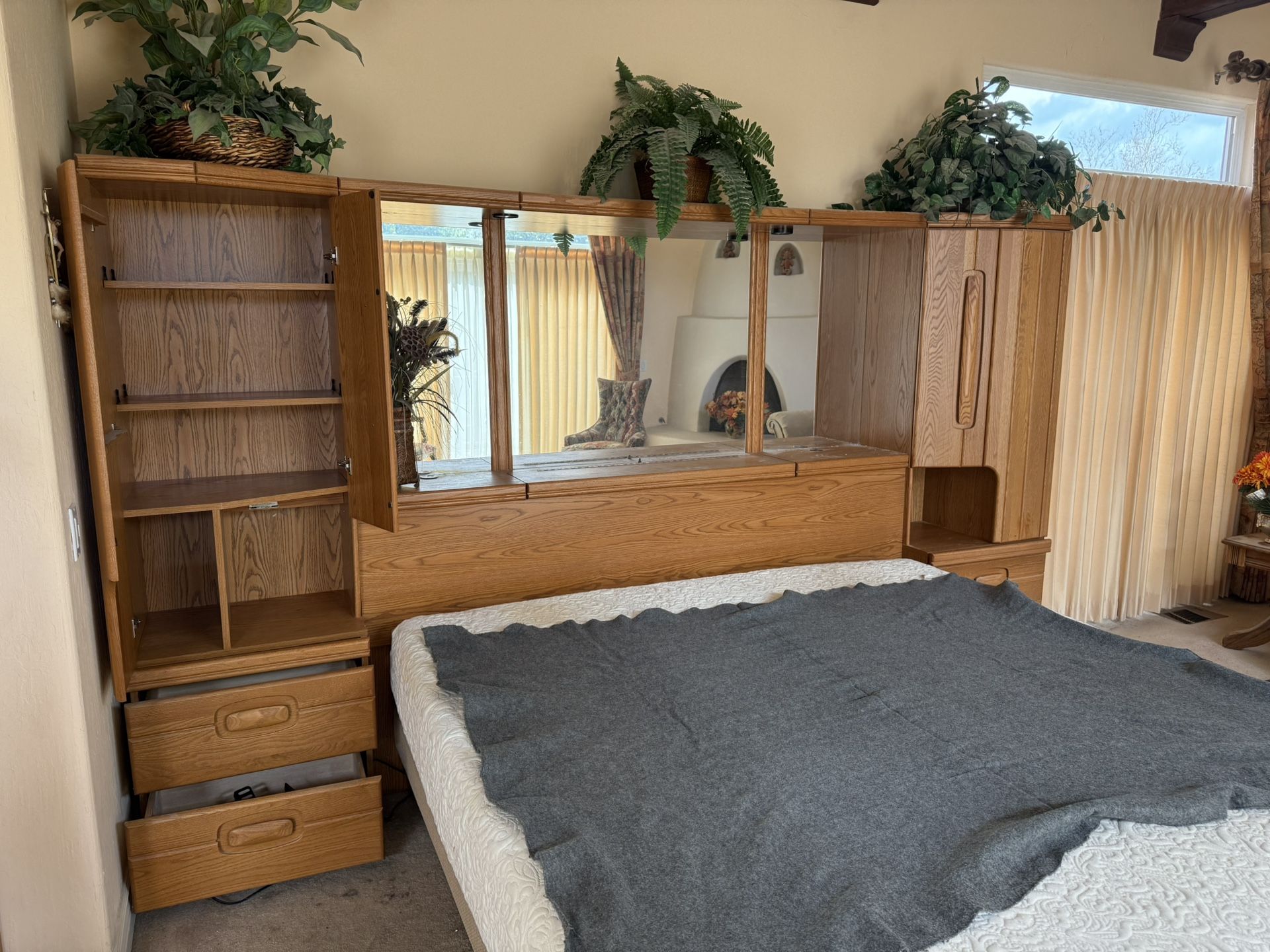 Oak Wood King Bedroom Set - FREE
