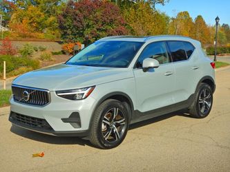 2025 Volvo XC40