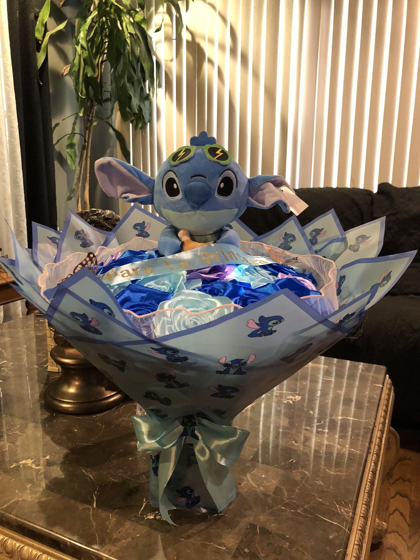 Ramo De Flores Eternas Y Stitch