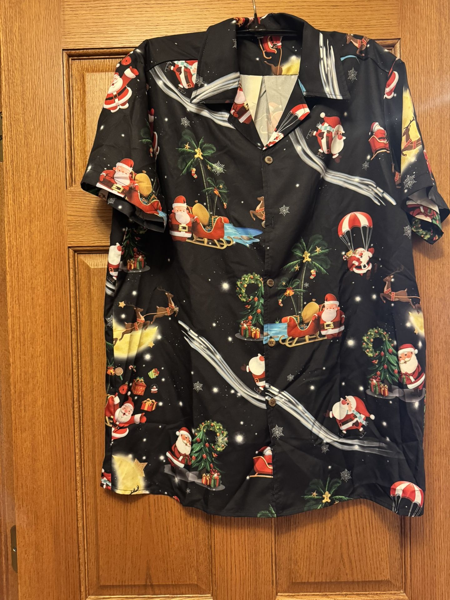 NWOT Santa’s Men's Short Sleeve button up blk Hawaiian Beach Shirt, size Med