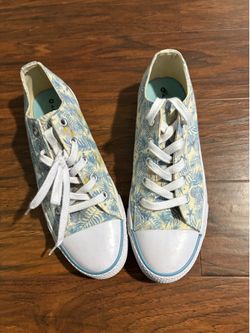 Airwalk Women’s Blue Floral Canvas Sneakers Size 11