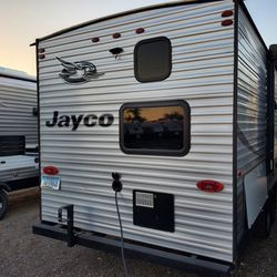 2021 Jayco 26 ft bunkbed trailer oversized bathroom sleeps 8
