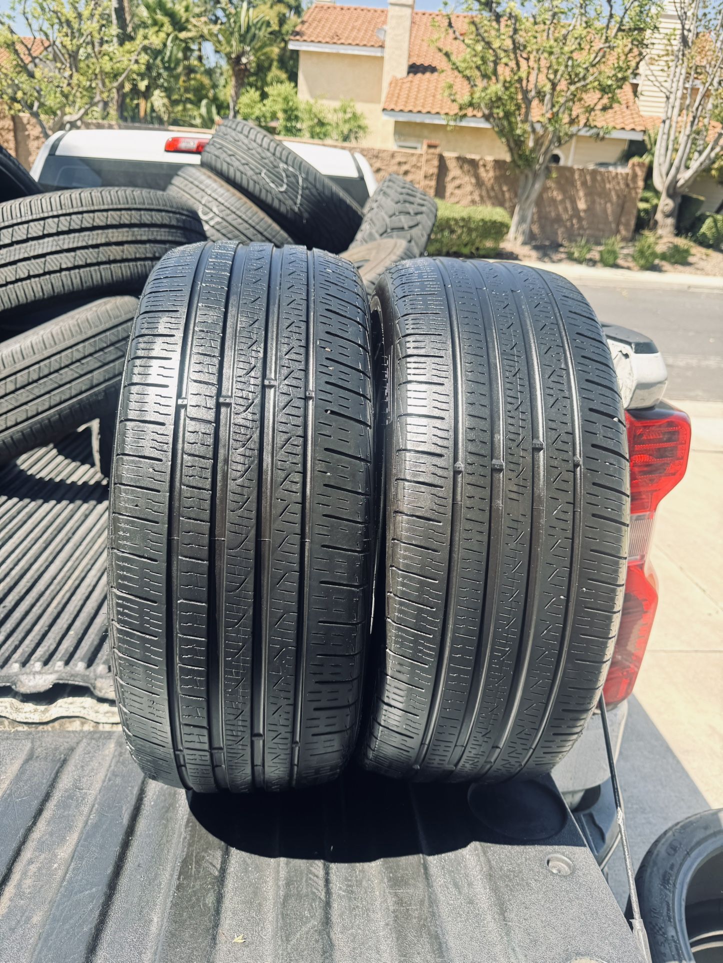 225/45/18 Pirelli Cinturato P7 50-60% Tread (2)
