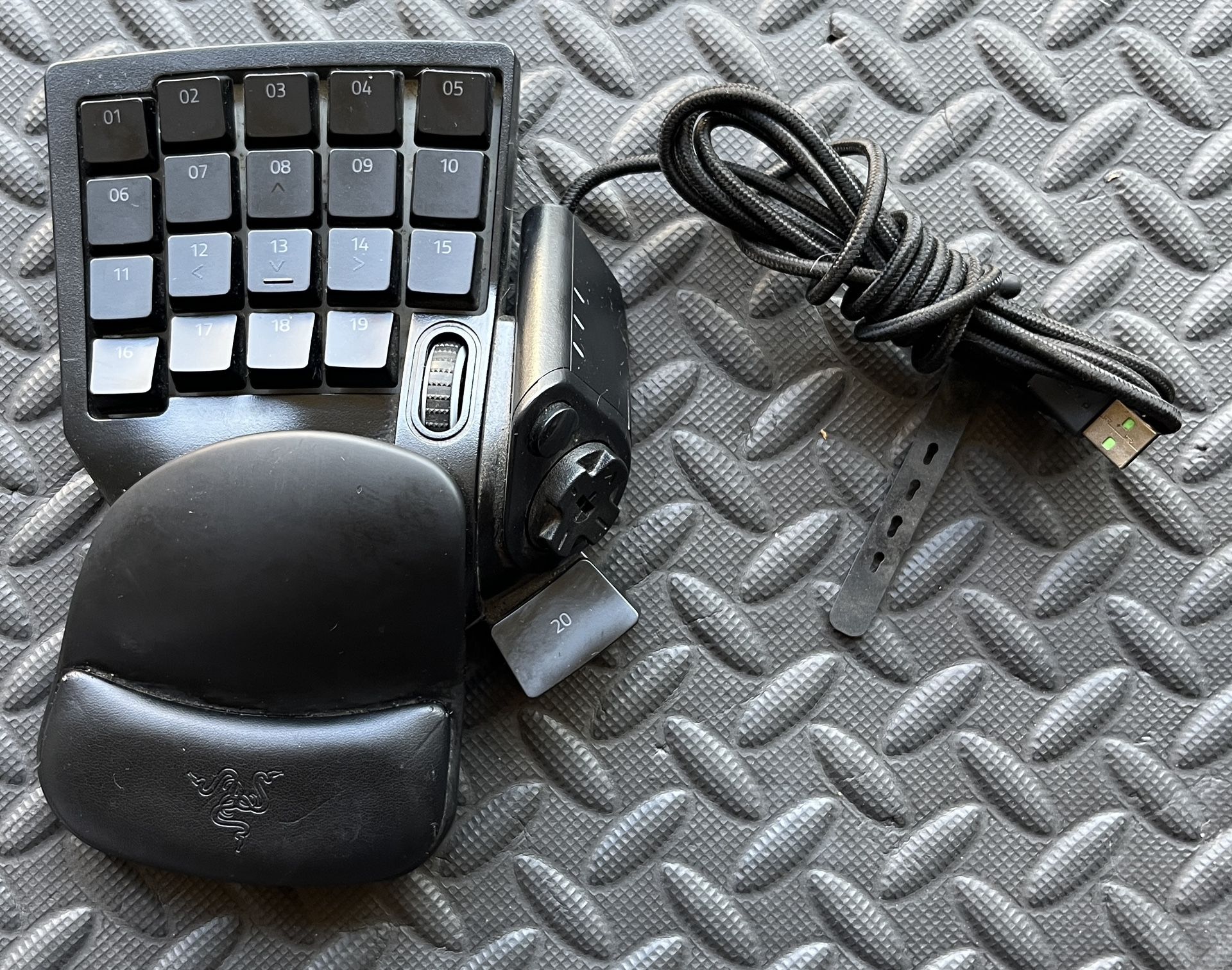 Razer Tartarus V2 RGB Gaming Keypad – Programmable – Used (OBO)