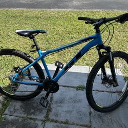 GT Aggressor Pro 24 Speed Size Medium Frame Mountain Bike