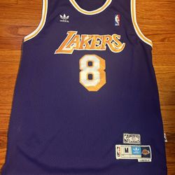 Kobe Bryant Laker jersey #8