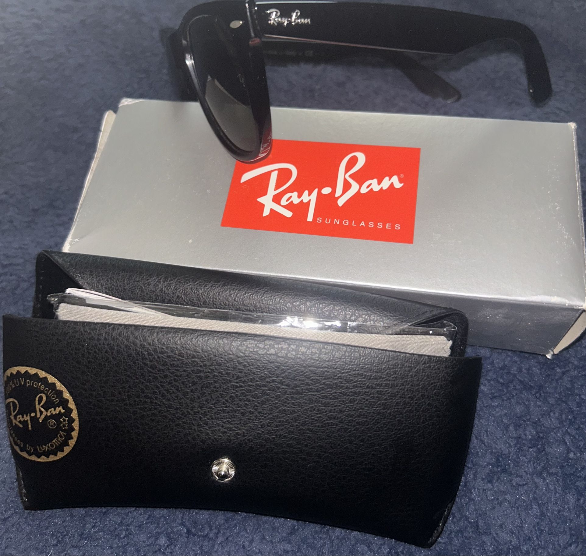 New RayBan Black Wayfarer