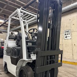 NISSAN forklift 3500 lb,3 stage for sale