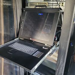 SERVER RACK - Monitor Mouse & Keboard - 8 Port KVM