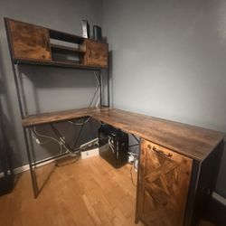 Desk In L Position 