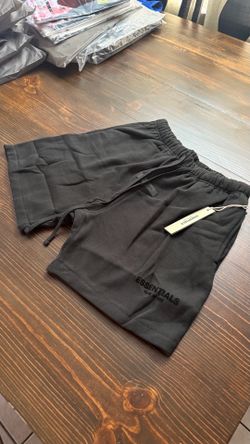 Black essential shorts
