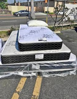 Brand new Queen size mattress and box spring with free home delivery 🚚