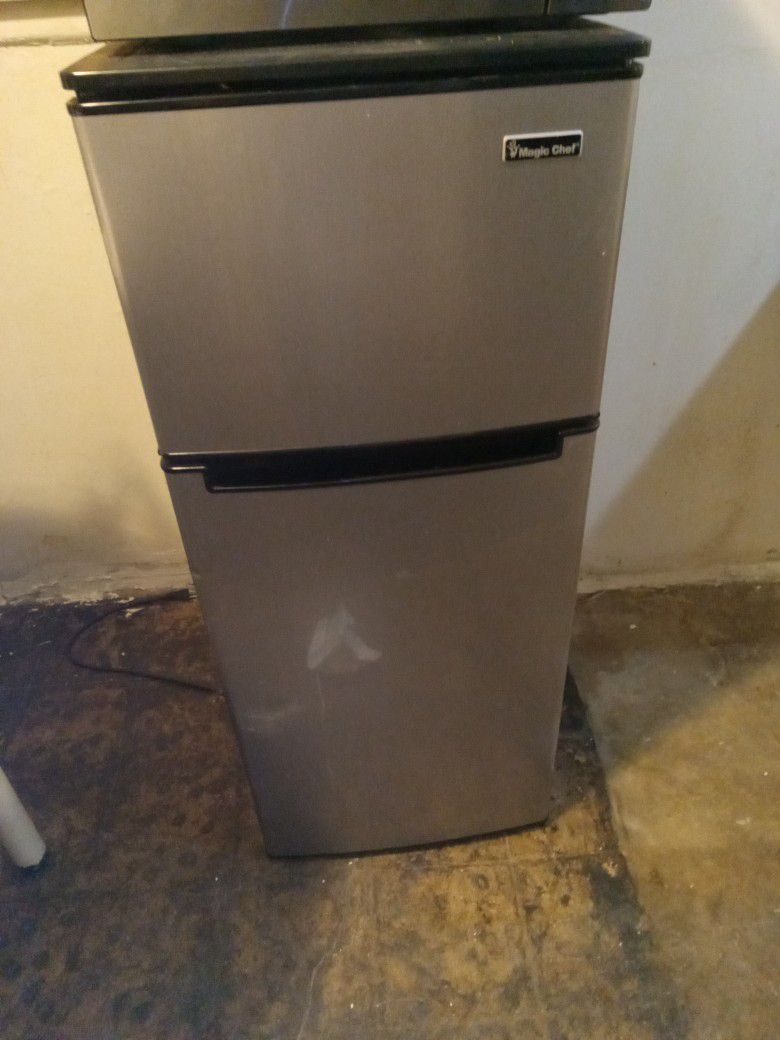 Magic Chef Refrigerator/freezer 