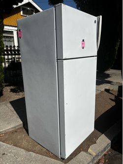 FREE: working refrigerator on curb