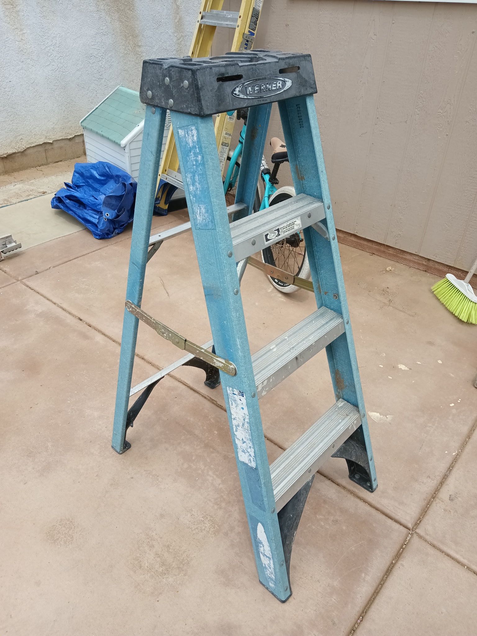 4’ Fiberglass Ladder