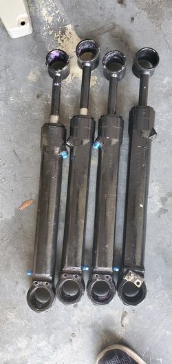 Mercruiser Bravo tilt cylinders