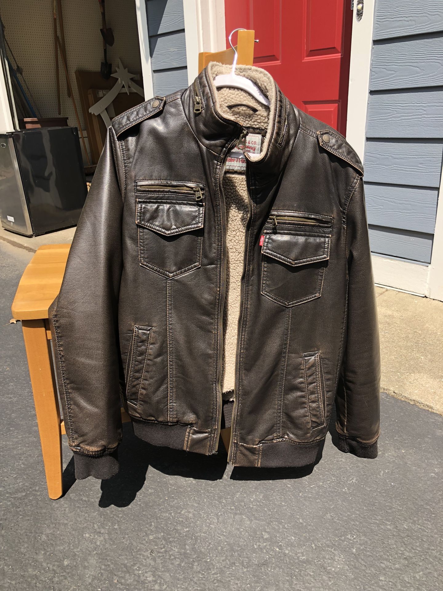 Levi NBA Chicago bulls Jean jacket for Sale in Mackinaw, IL - OfferUp