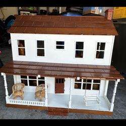 Vintage Dollhouse 1970