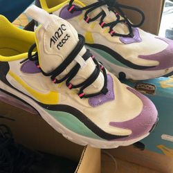 Nike Air React Size 5 1/2 Gray Condition