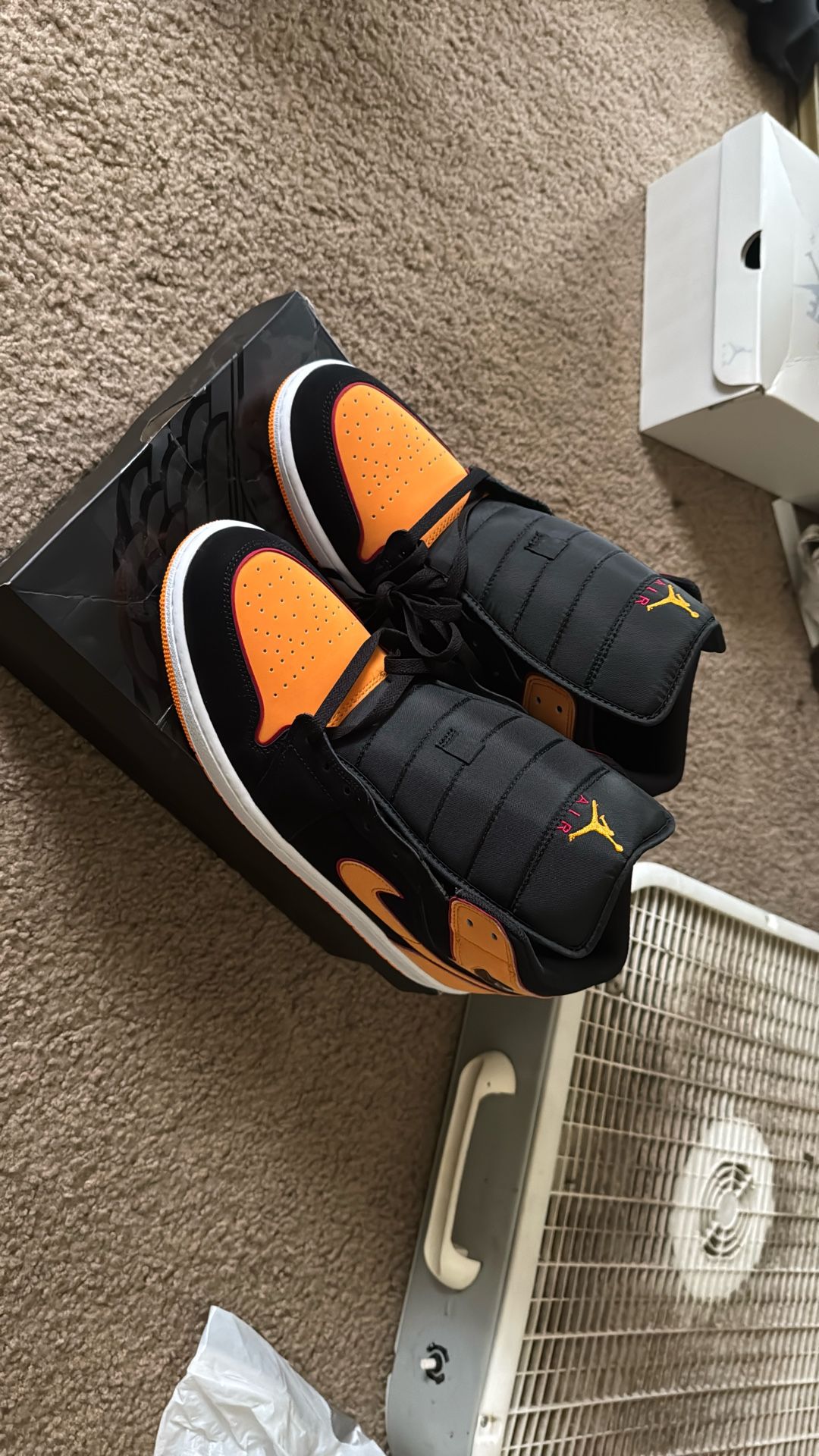 Jordan 1 Mid
