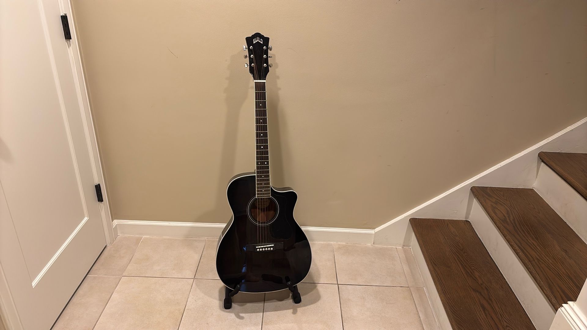 Guild Electric Acoustic Guitar Black/White